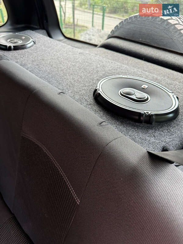 Позашляховик / Кросовер Chevrolet Niva 2016 в Каневі