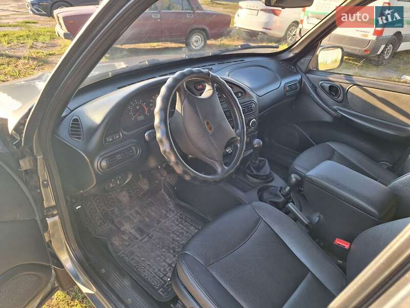 Позашляховик / Кросовер Chevrolet Niva 2006 в Харкові