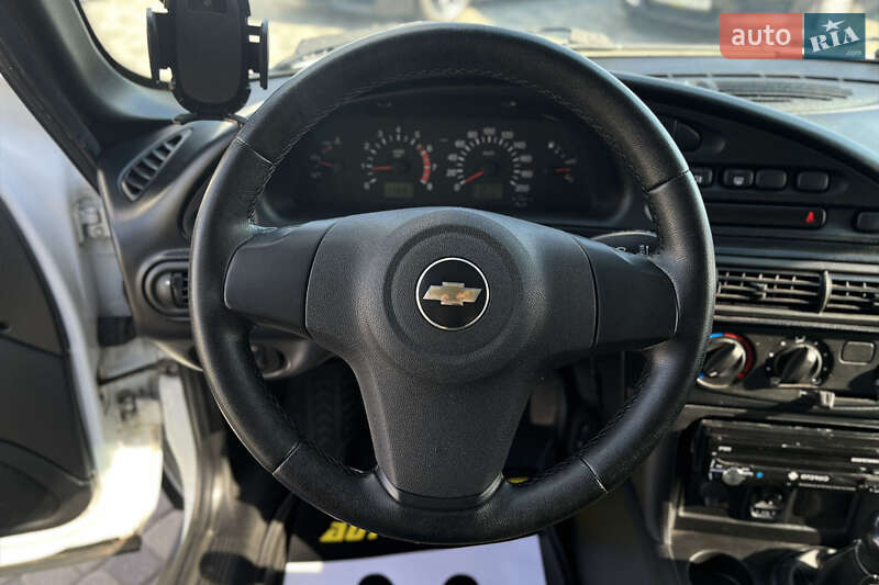 Позашляховик / Кросовер Chevrolet Niva 2018 в Мукачевому