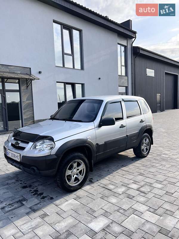 Позашляховик / Кросовер Chevrolet Niva 2018 в Перегінське