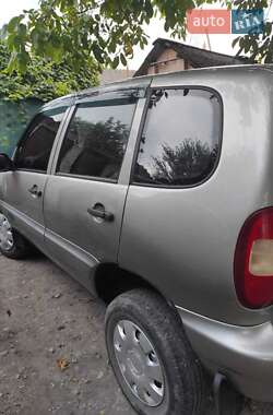 Внедорожник / Кроссовер Chevrolet Niva 2007 в 
