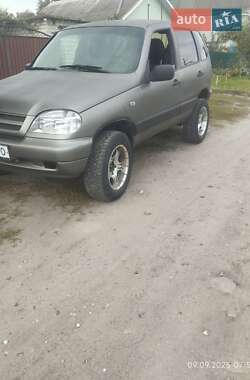 Позашляховик / Кросовер Chevrolet Niva 2004 в Світловодську