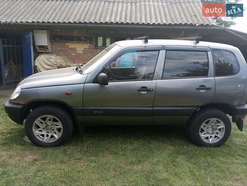 Внедорожник / Кроссовер Chevrolet Niva 2004 в Переяславе