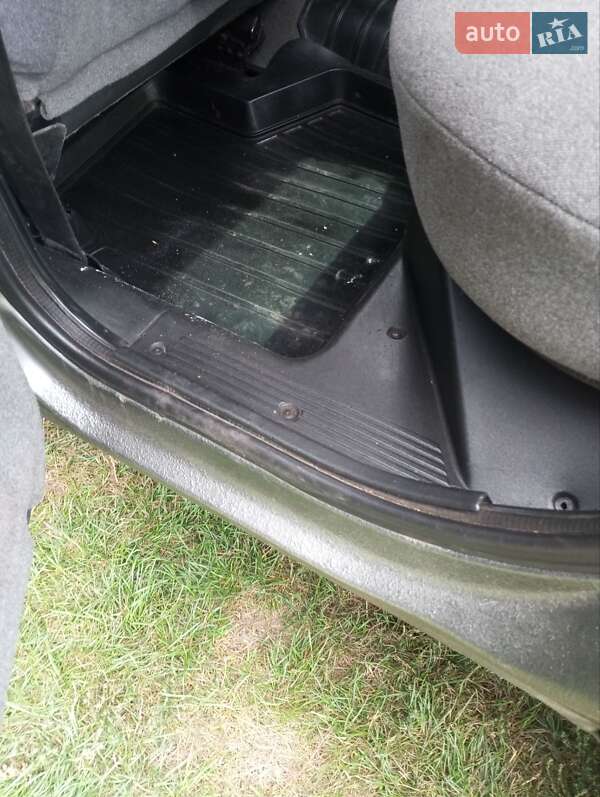 Внедорожник / Кроссовер Chevrolet Niva 2004 в Переяславе