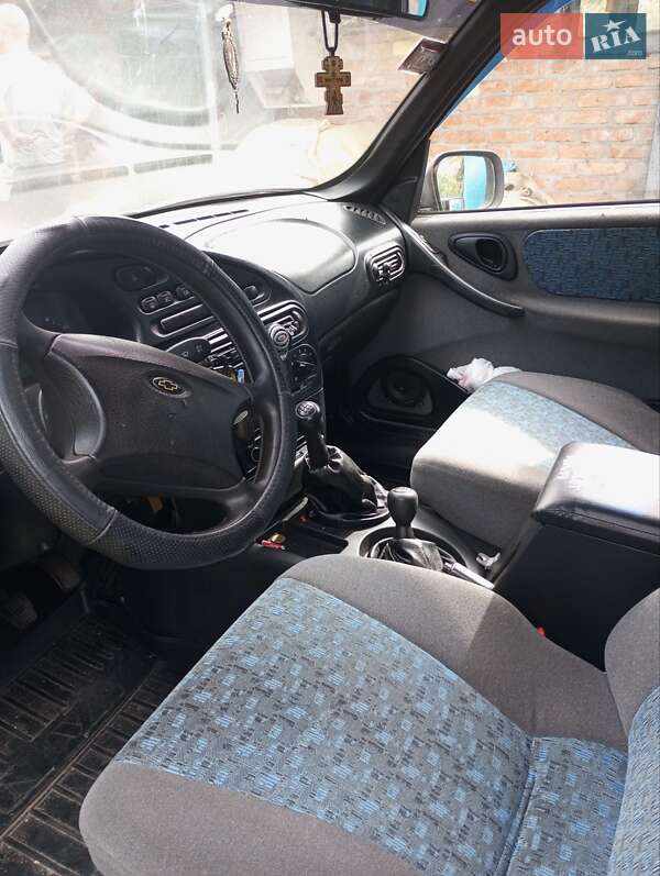 Внедорожник / Кроссовер Chevrolet Niva 2004 в Переяславе