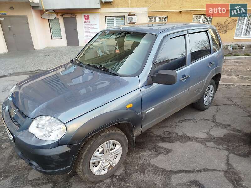 Внедорожник / Кроссовер Chevrolet Niva 2010 в Золотоноше