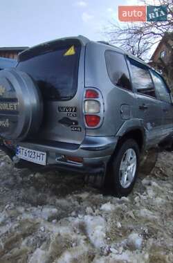 Позашляховик / Кросовер Chevrolet Niva 2006 в  фото 6 Позашляховик / Кросовер Chevrolet Niva 2006 в