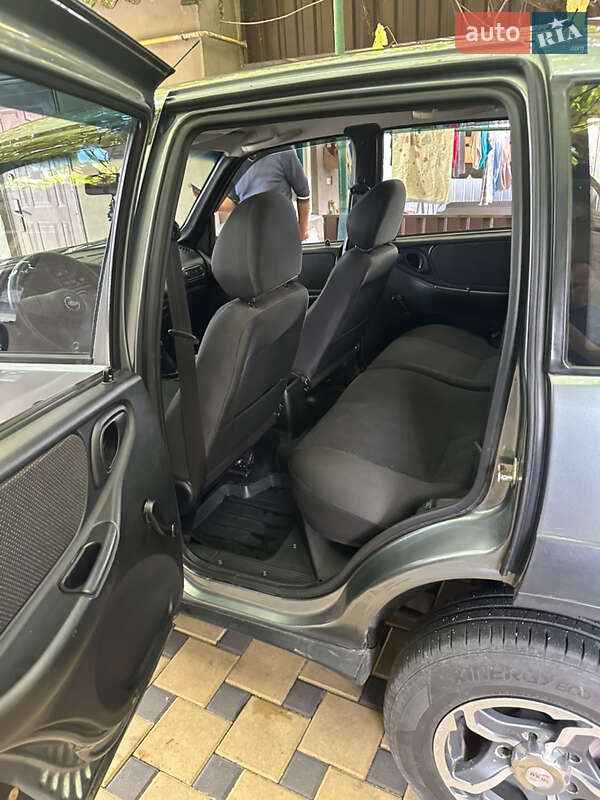 Позашляховик / Кросовер Chevrolet Niva 2010 в Запоріжжі