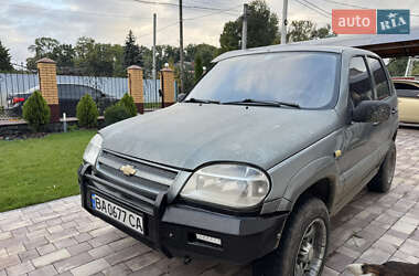 Внедорожник / Кроссовер Chevrolet Niva 2004 в Голованевске