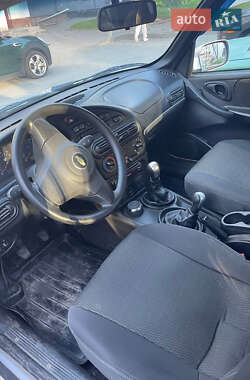 Внедорожник / Кроссовер Chevrolet Niva 2011 в 