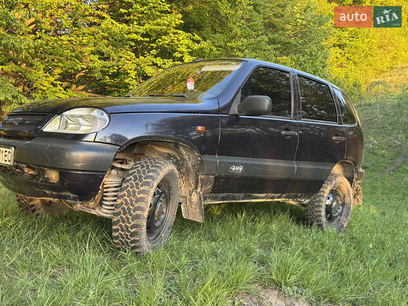 Внедорожник / Кроссовер Chevrolet Niva 2005 в Золочеве фото 2 Внедорожник / Кроссовер Chevrolet Niva 2005 в Золочеве