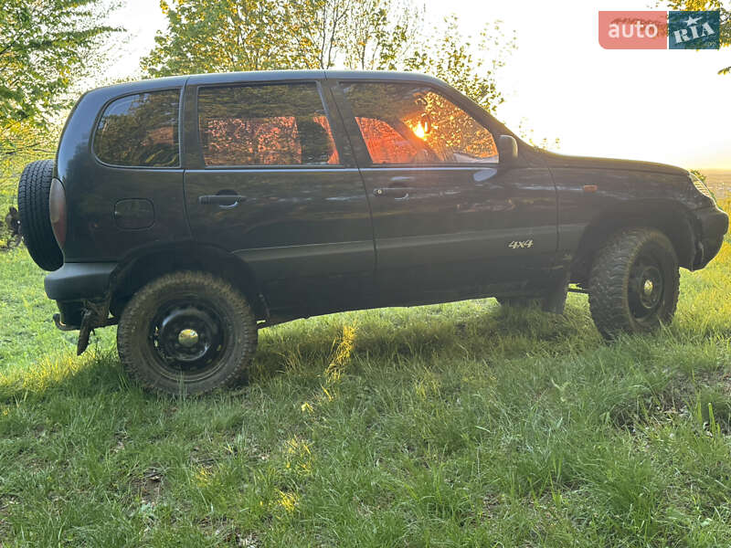 Внедорожник / Кроссовер Chevrolet Niva 2005 в Золочеве фото 7 Внедорожник / Кроссовер Chevrolet Niva 2005 в Золочеве