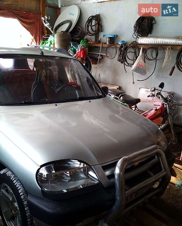 Внедорожник / Кроссовер Chevrolet Niva 2005 в Сумах