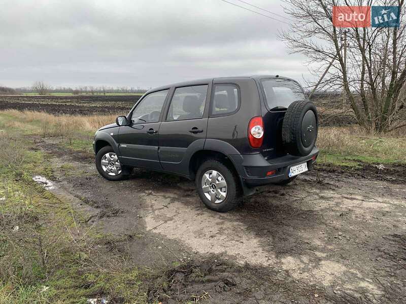 Внедорожник / Кроссовер Chevrolet Niva 2015 в Харькове