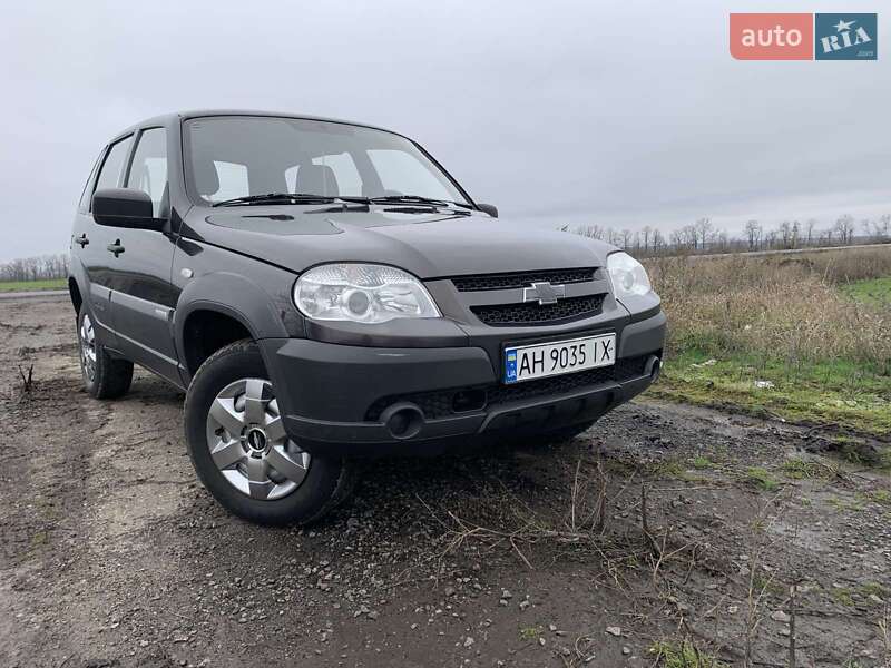 Внедорожник / Кроссовер Chevrolet Niva 2015 в Харькове