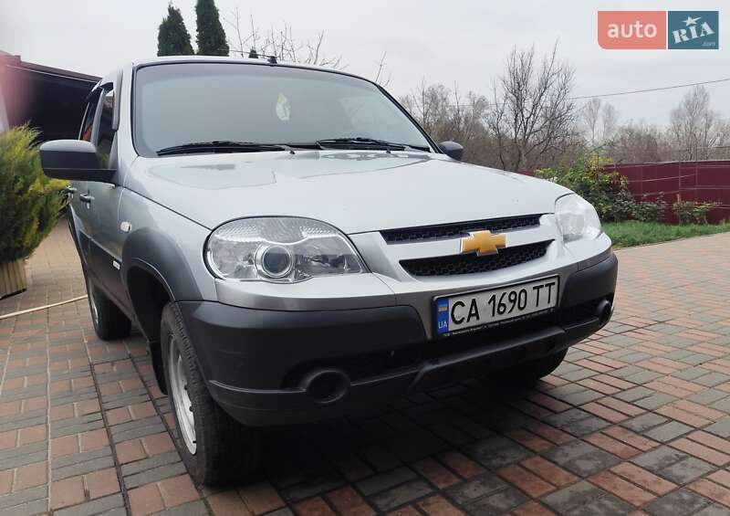 Внедорожник / Кроссовер Chevrolet Niva 2015 в Золотоноше