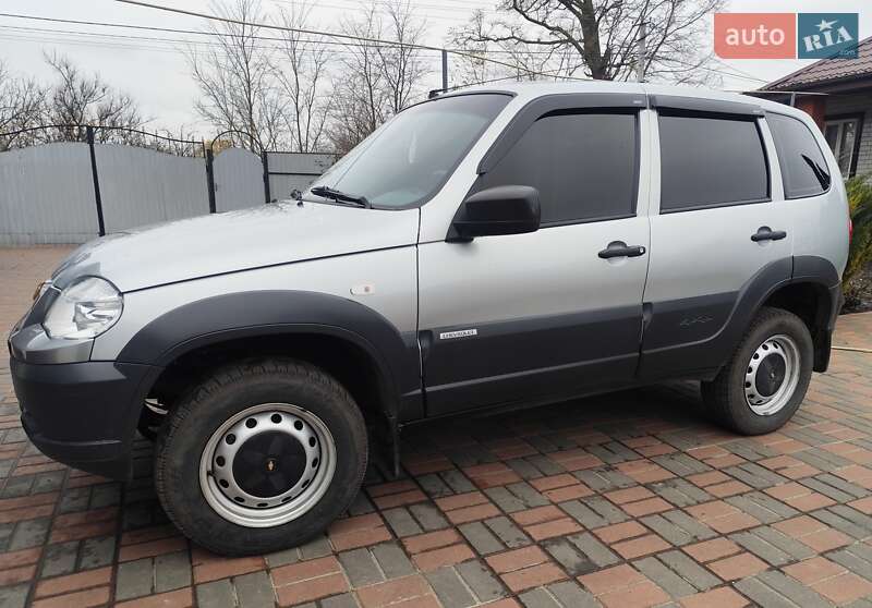 Внедорожник / Кроссовер Chevrolet Niva 2015 в Золотоноше