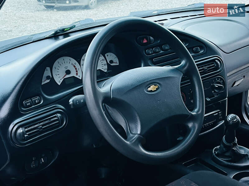 Внедорожник / Кроссовер Chevrolet Niva 2006 в Харькове