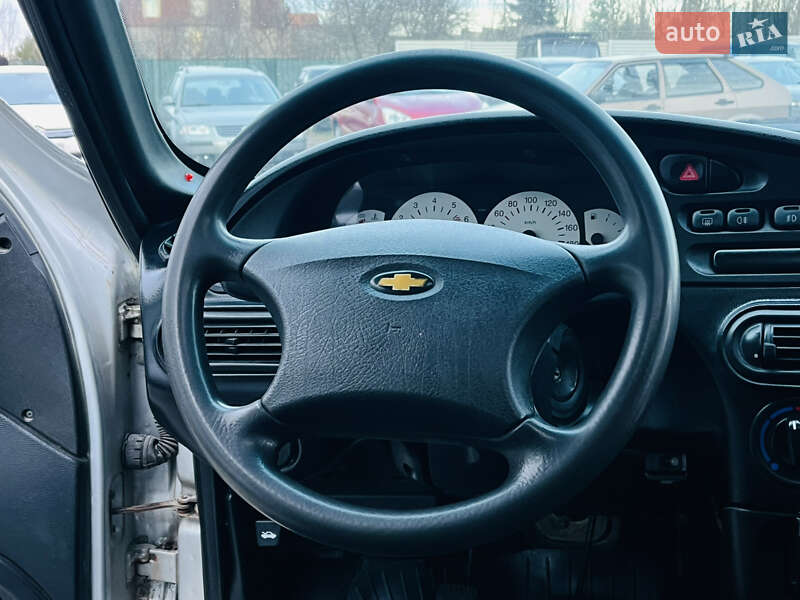 Внедорожник / Кроссовер Chevrolet Niva 2006 в Харькове