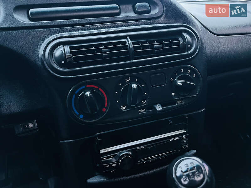 Внедорожник / Кроссовер Chevrolet Niva 2006 в Харькове