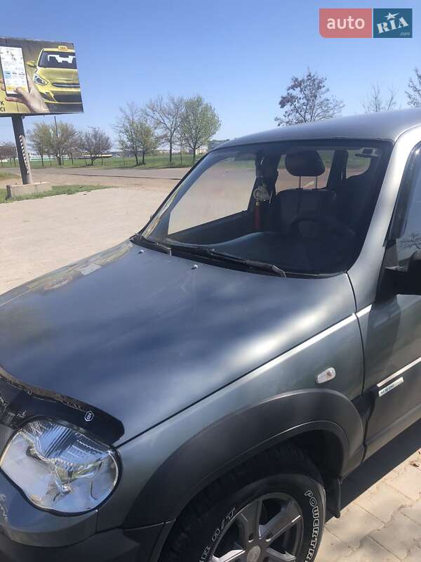 Внедорожник / Кроссовер Chevrolet Niva 2011 в Голованевске