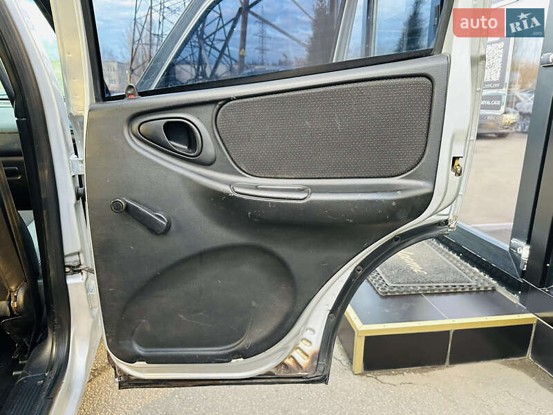 Внедорожник / Кроссовер Chevrolet Niva 2008 в Харькове