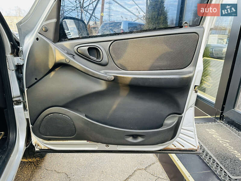 Внедорожник / Кроссовер Chevrolet Niva 2008 в Харькове