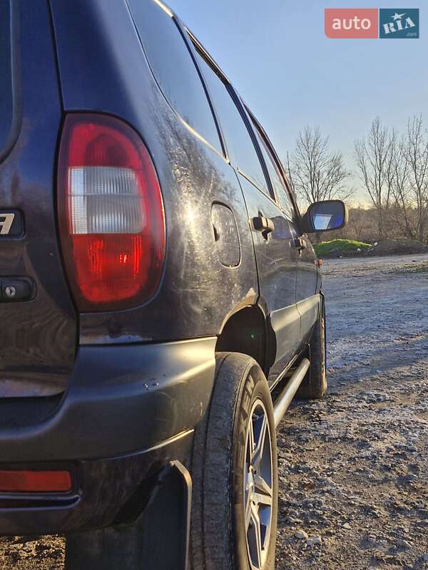 Внедорожник / Кроссовер Chevrolet Niva 2005 в Кривом Роге