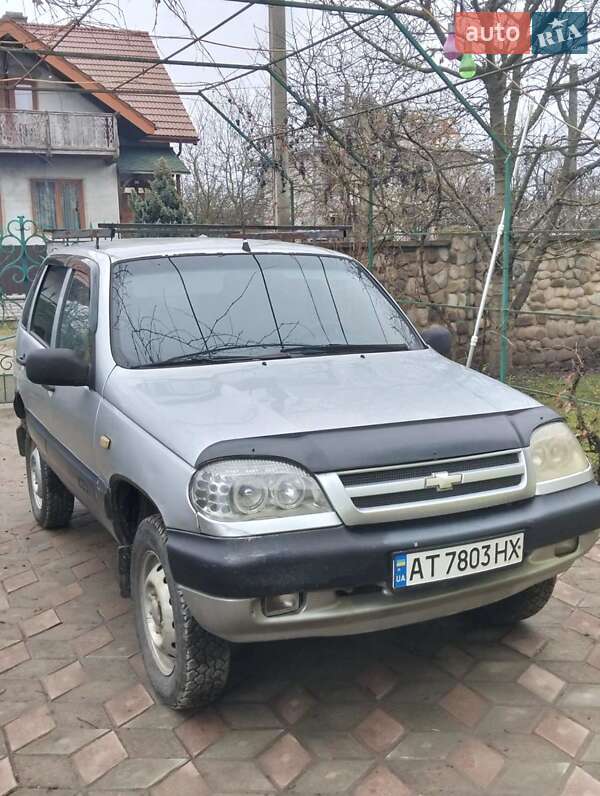 Chevrolet Niva 2004