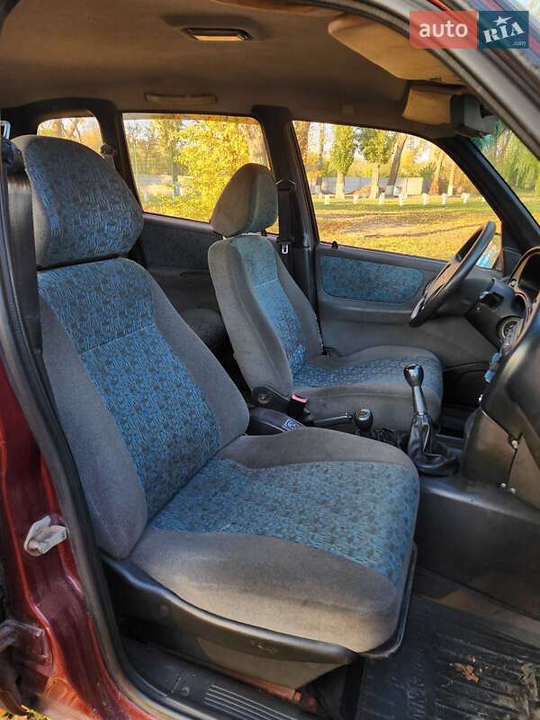 Позашляховик / Кросовер Chevrolet Niva 2005 в Харкові