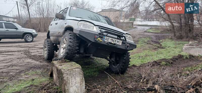 Позашляховик / Кросовер Chevrolet Niva 2004 в Магдалинівці
