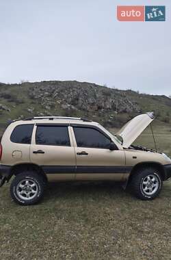 Позашляховик / Кросовер Chevrolet Niva 2004 в Южноукраїнську