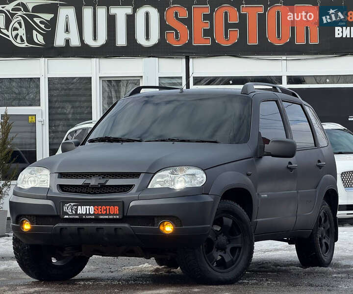 Внедорожник / Кроссовер Chevrolet Niva 2010 в Харькове