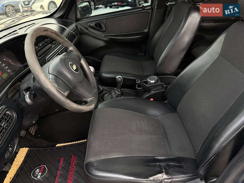 Внедорожник / Кроссовер Chevrolet Niva 2010 в Харькове