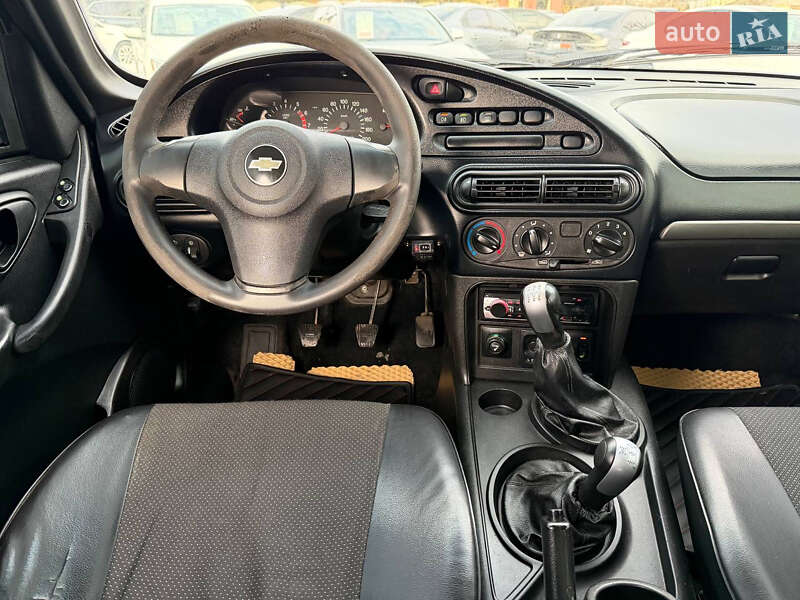 Внедорожник / Кроссовер Chevrolet Niva 2010 в Харькове