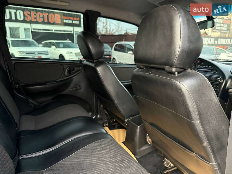 Внедорожник / Кроссовер Chevrolet Niva 2010 в Харькове