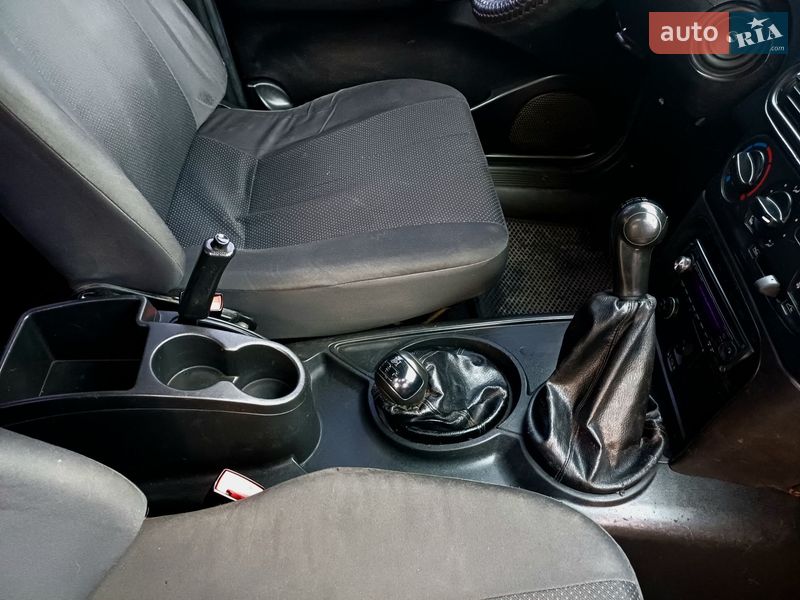 Внедорожник / Кроссовер Chevrolet Niva 2010 в Каменском