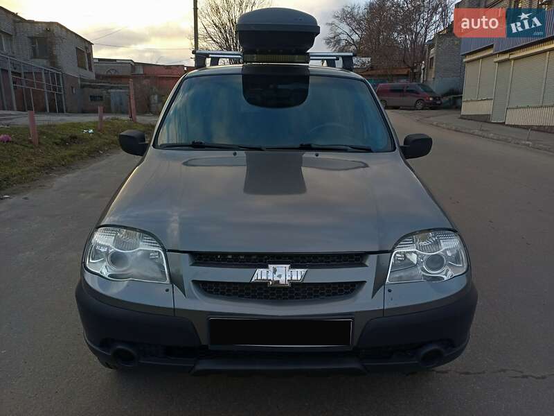Внедорожник / Кроссовер Chevrolet Niva 2010 в Каменском