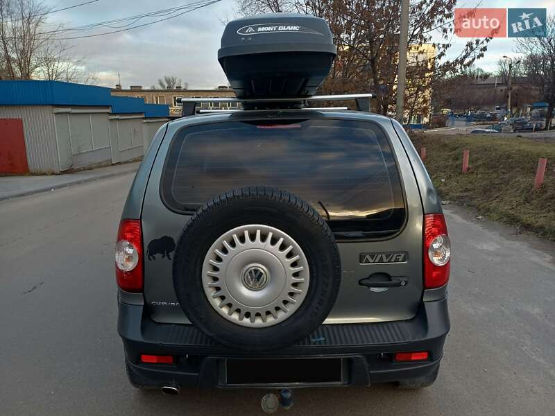 Внедорожник / Кроссовер Chevrolet Niva 2010 в Каменском