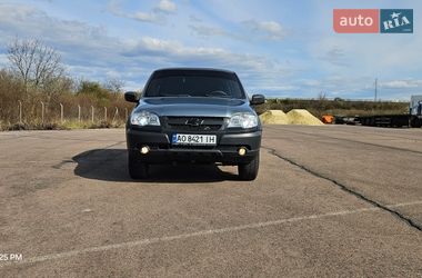 Внедорожник / Кроссовер Chevrolet Niva 2013 в Перечине