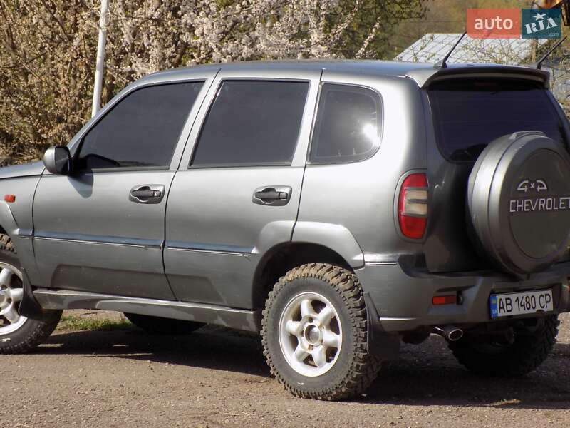Внедорожник / Кроссовер Chevrolet Niva 2005 в Оратове