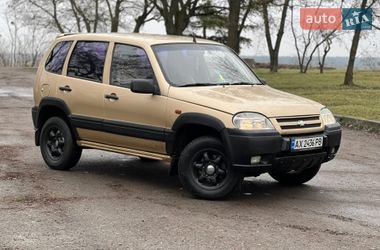 Позашляховик / Кросовер Chevrolet Niva 2004 в Чугуєві