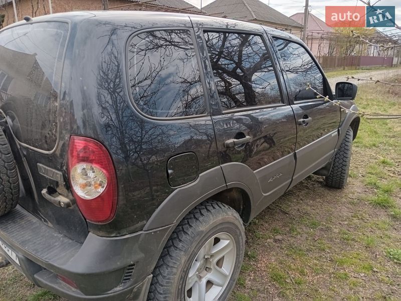 Позашляховик / Кросовер Chevrolet Niva 2014 в Виноградові
