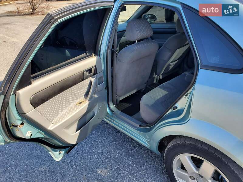 Седан Chevrolet Nubira 2004 в Днепре