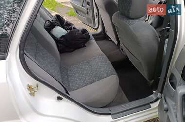 Седан Chevrolet Nubira 2004 в 