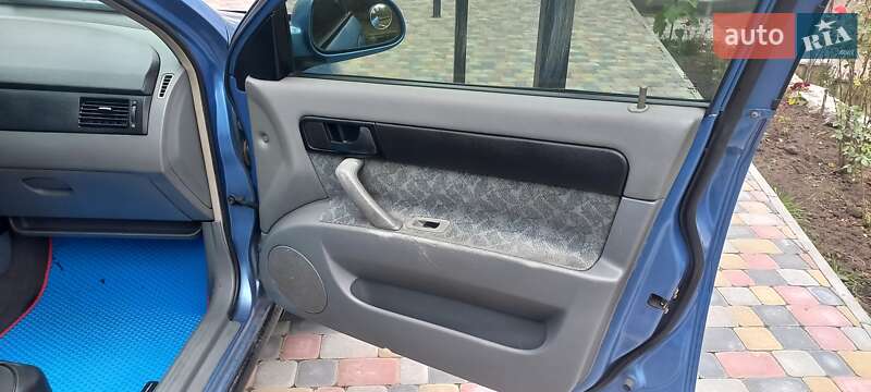 Седан Chevrolet Nubira 2004 в Лубнах