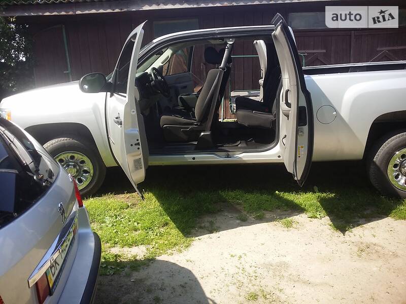 Пікап Chevrolet Silverado 2010 в Дубні