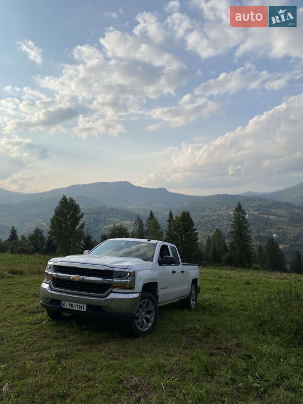 Пикап Chevrolet Silverado 2017 в 