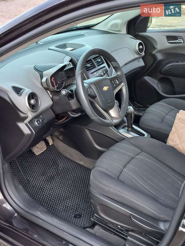 Седан Chevrolet Sonic 2014 в Львове