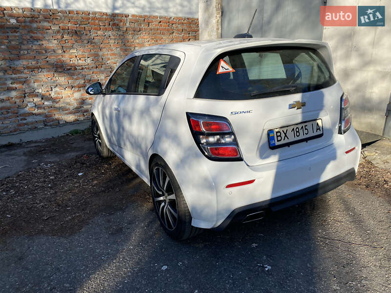 Хэтчбек Chevrolet Sonic 2020 в Хмельницком